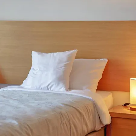 Luxury With Pool شقة *